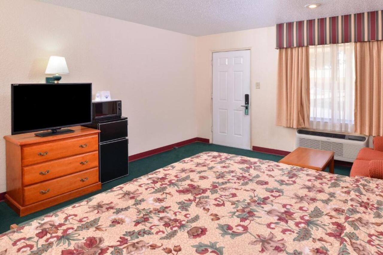 Americas Best Value Inn Lubbock East מראה חיצוני תמונה