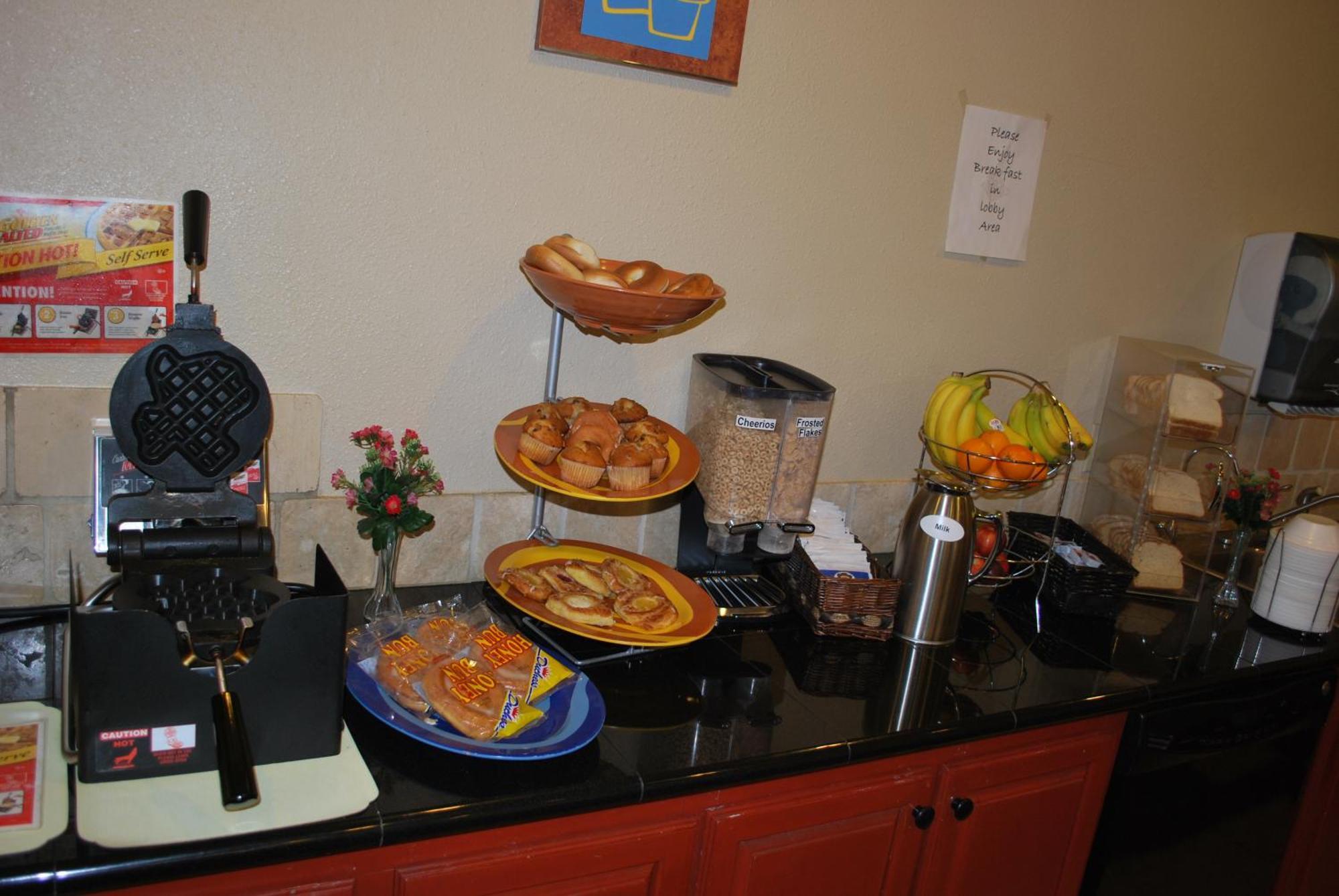 Americas Best Value Inn Lubbock East מראה חיצוני תמונה