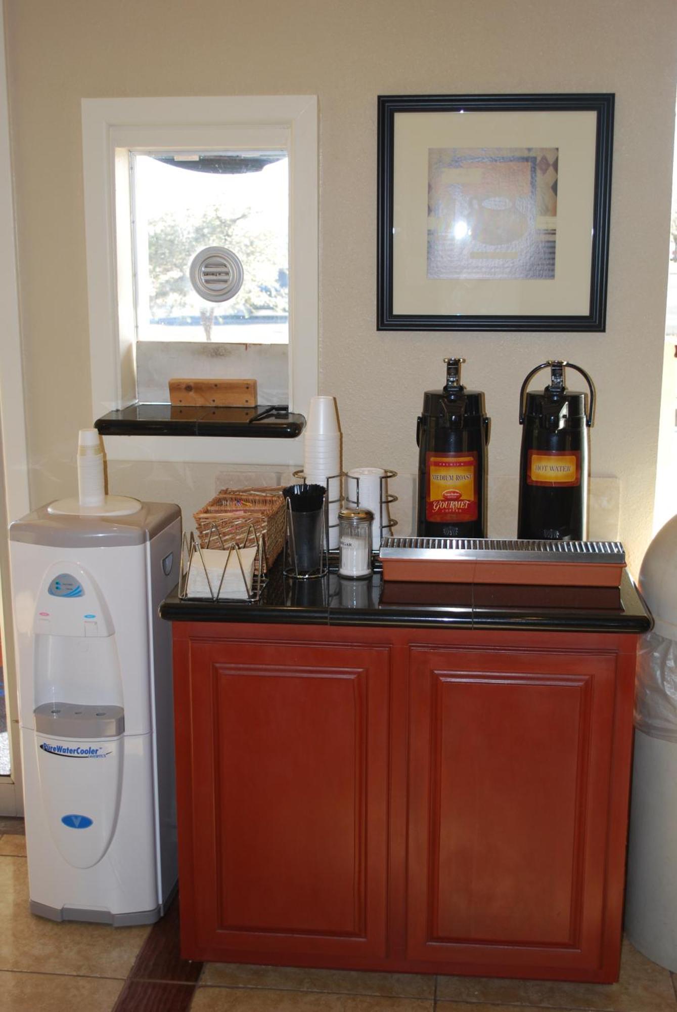 Americas Best Value Inn Lubbock East מראה חיצוני תמונה