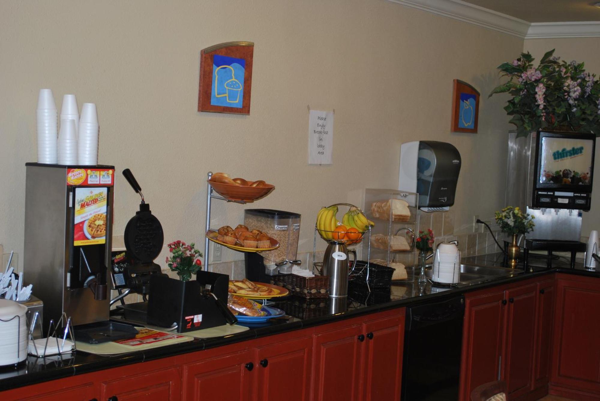 Americas Best Value Inn Lubbock East מראה חיצוני תמונה