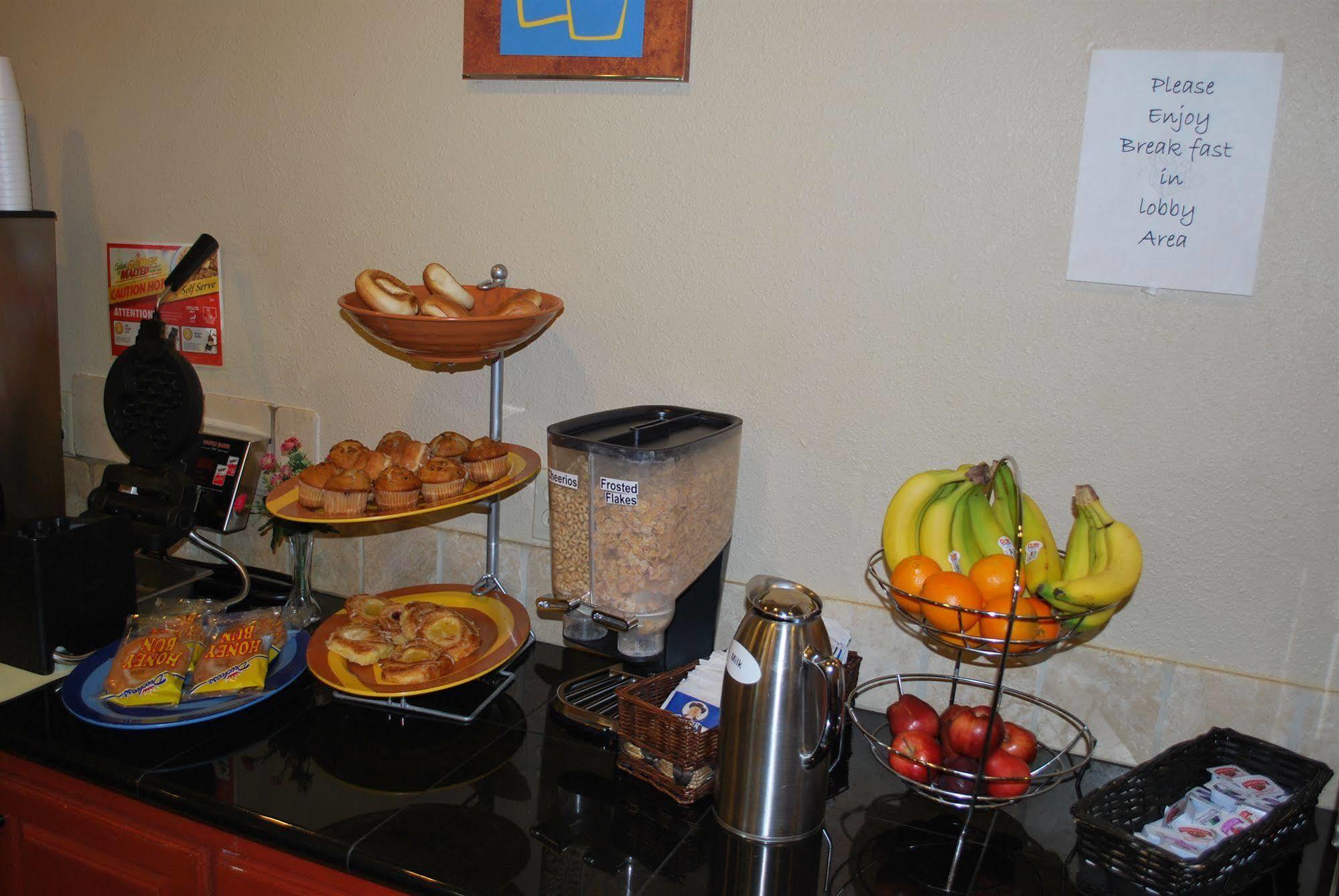 Americas Best Value Inn Lubbock East מראה חיצוני תמונה