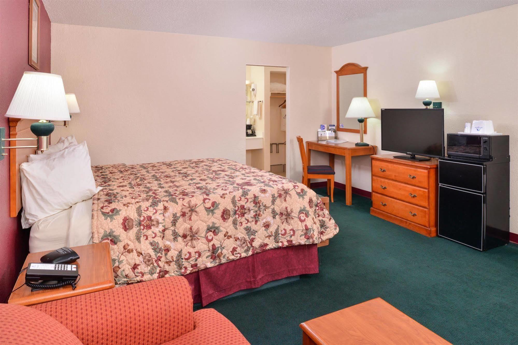Americas Best Value Inn Lubbock East מראה חיצוני תמונה