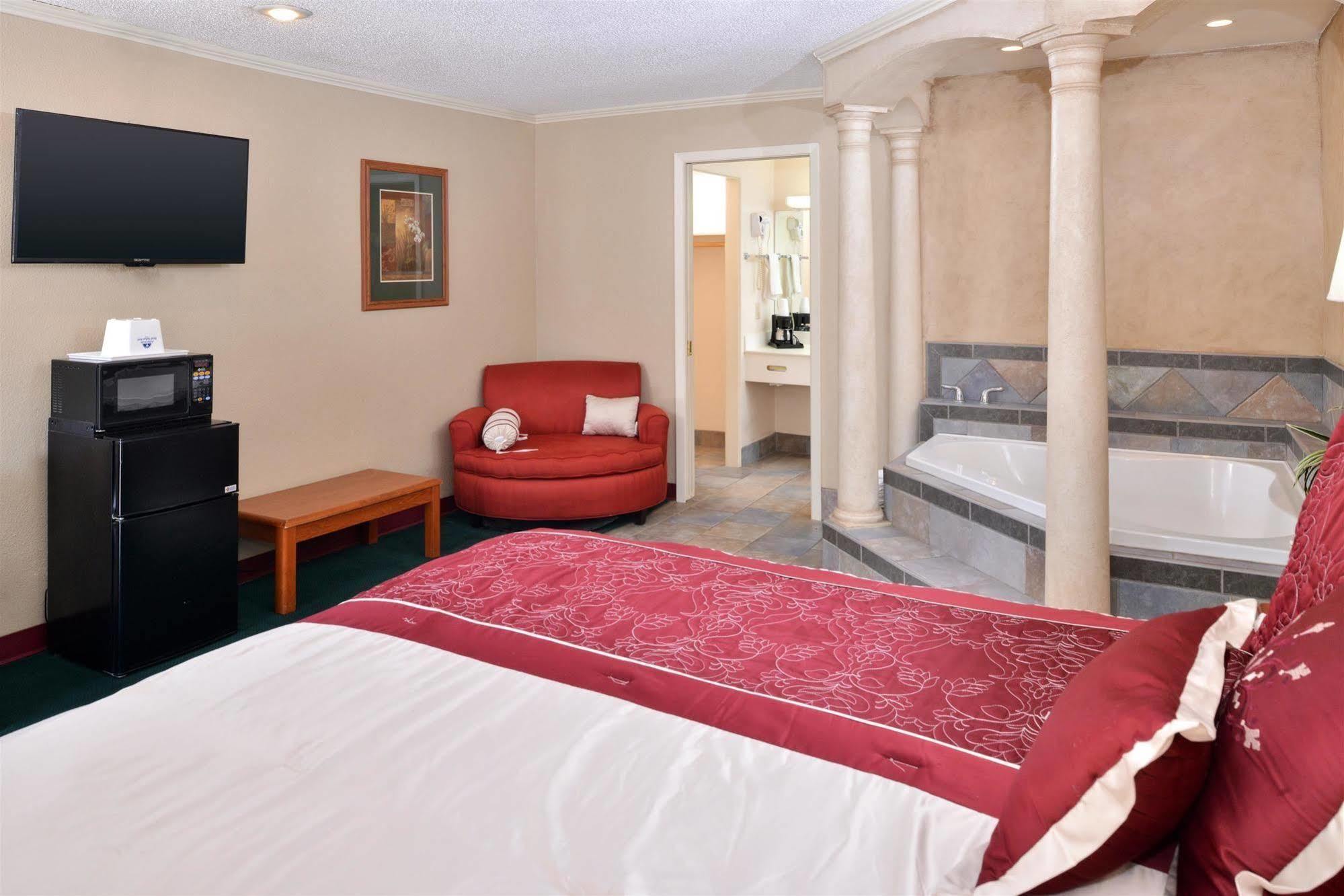 Americas Best Value Inn Lubbock East מראה חיצוני תמונה