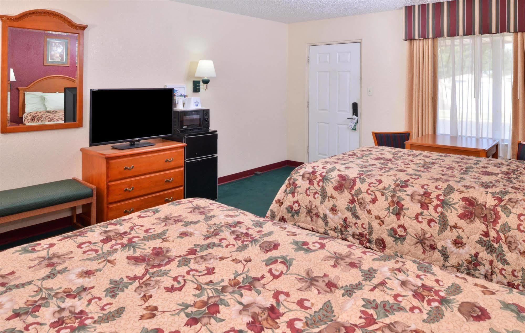 Americas Best Value Inn Lubbock East מראה חיצוני תמונה