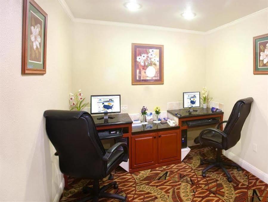 Americas Best Value Inn Lubbock East מראה חיצוני תמונה