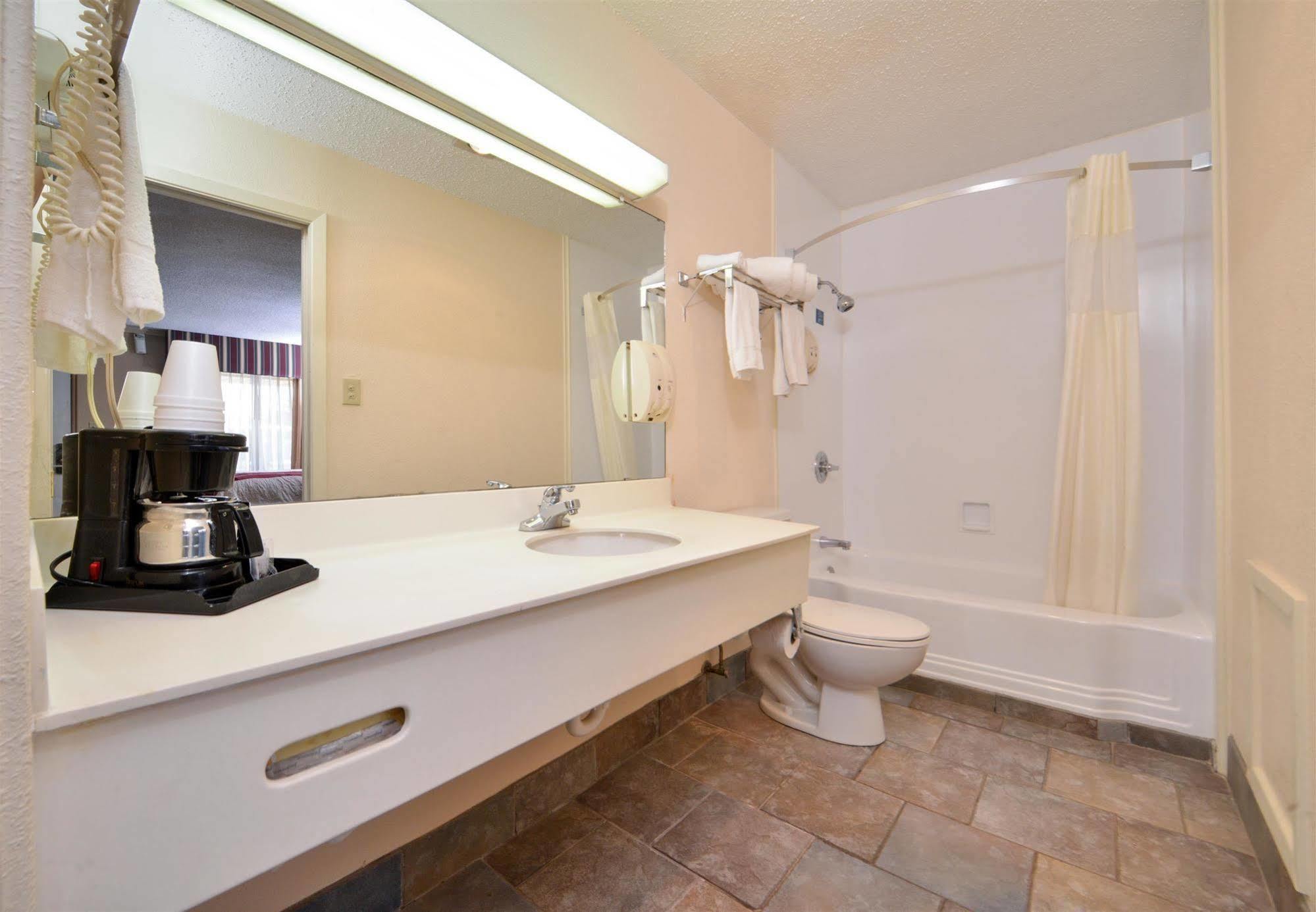Americas Best Value Inn Lubbock East מראה חיצוני תמונה